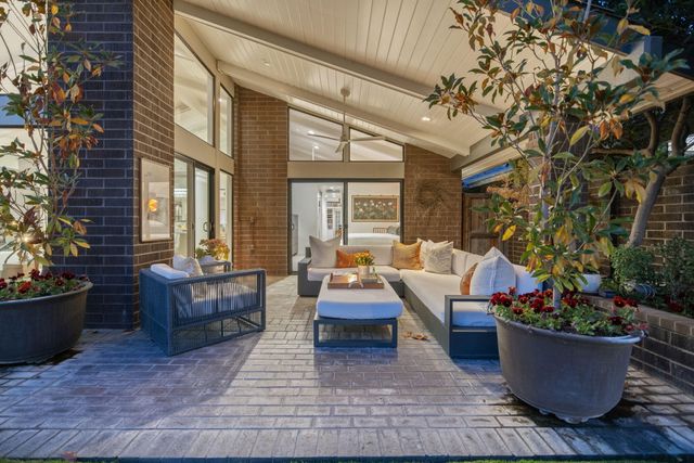 716 N Silvervale Drive, Visalia, CA 93291