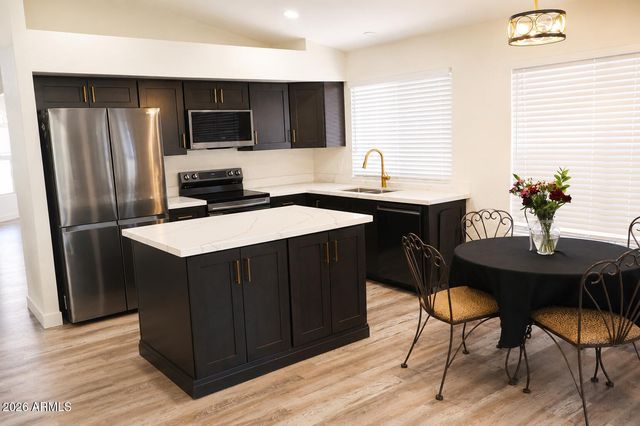 3017 E WOODLAND Drive, Phoenix, AZ 85048