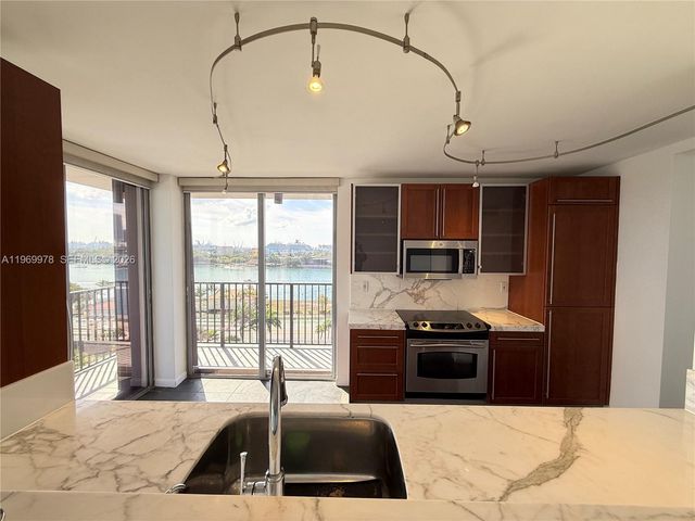 801 N Venetian Dr 802, Miami, FL 33139