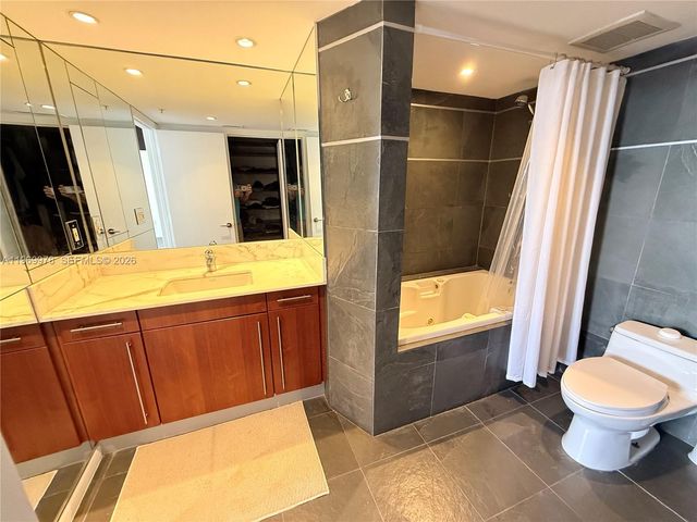 801 N Venetian Dr 802, Miami, FL 33139