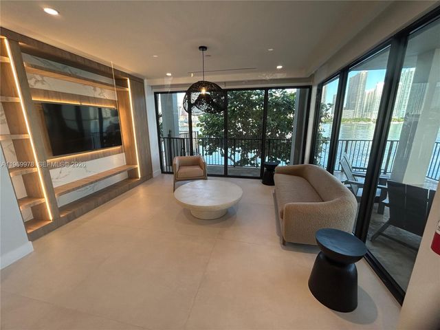 801 N Venetian Dr 802, Miami, FL 33139