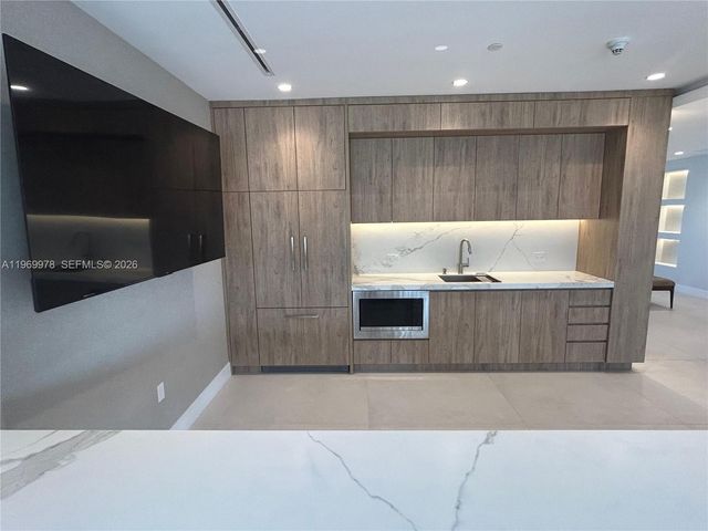 801 N Venetian Dr 802, Miami, FL 33139