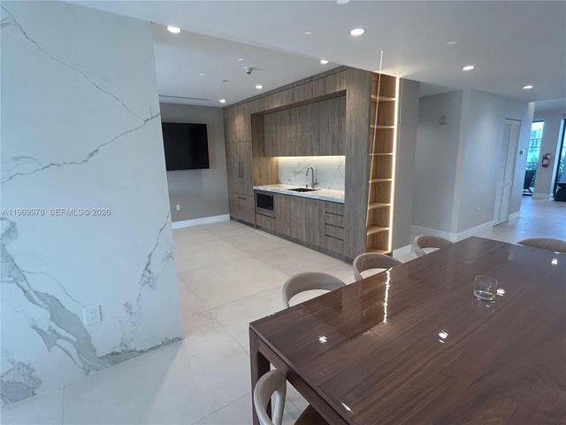 801 N Venetian Dr 802, Miami, FL 33139