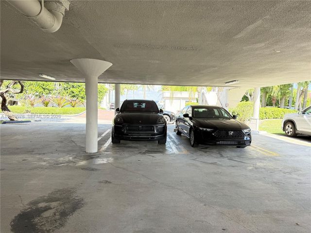 801 N Venetian Dr 802, Miami, FL 33139