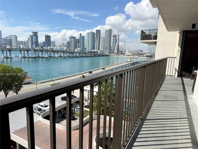801 N Venetian Dr 802, Miami, FL 33139