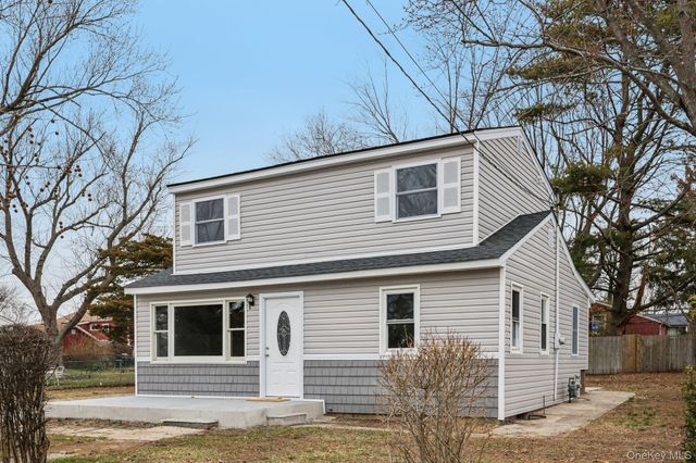 33 E Cherry Street, Central Islip, NY 11722