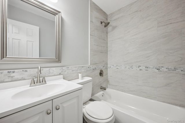 33 E Cherry Street, Central Islip, NY 11722