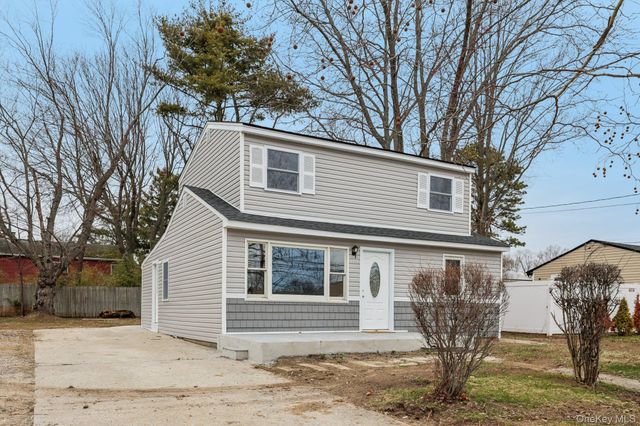33 E Cherry Street, Central Islip, NY 11722