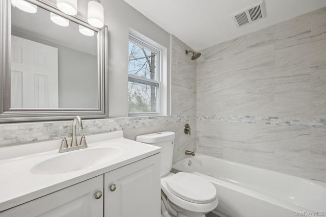 33 E Cherry Street, Central Islip, NY 11722