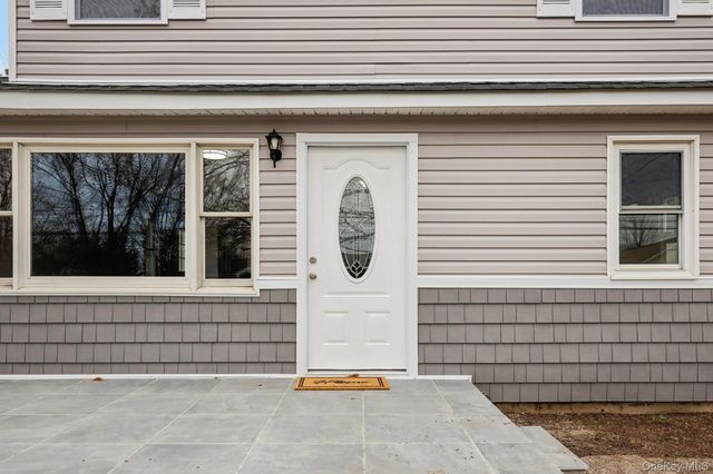 33 E Cherry Street, Central Islip, NY 11722