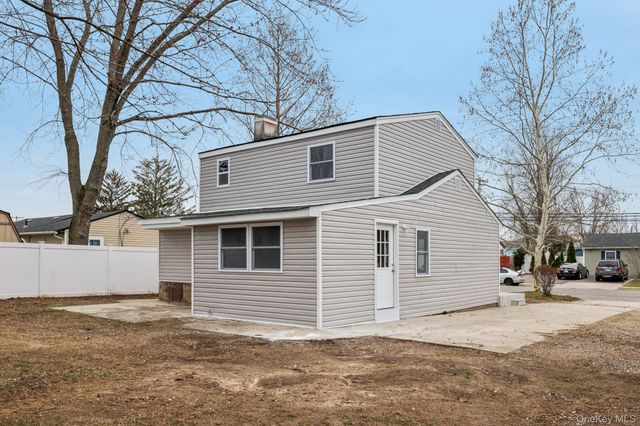 33 E Cherry Street, Central Islip, NY 11722