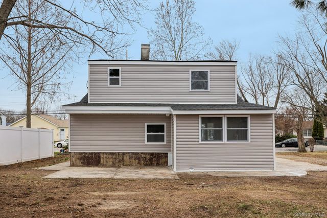 33 E Cherry Street, Central Islip, NY 11722