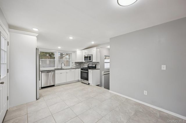 33 E Cherry Street, Central Islip, NY 11722