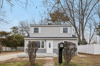 33 E Cherry Street, Central Islip, NY 11722