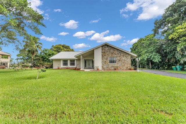 11501 SW 3rd Street, Plantation, FL 33325