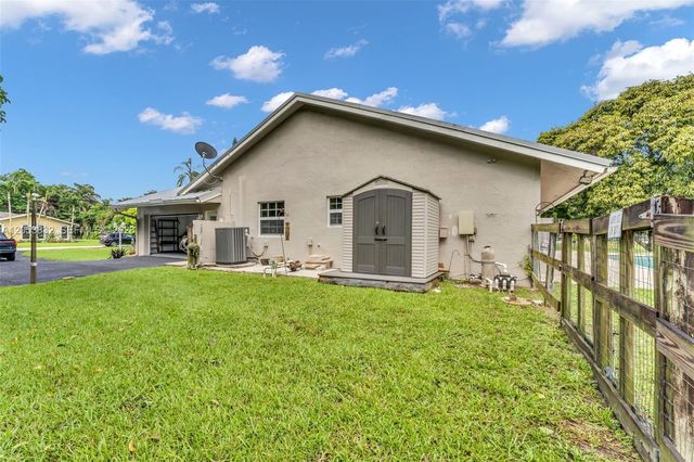 11501 SW 3rd Street, Plantation, FL 33325
