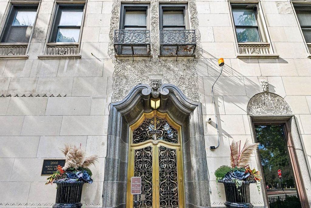 2000 N LINCOLN PARK WEST Avenue 912, Chicago, IL 60614 — exterior