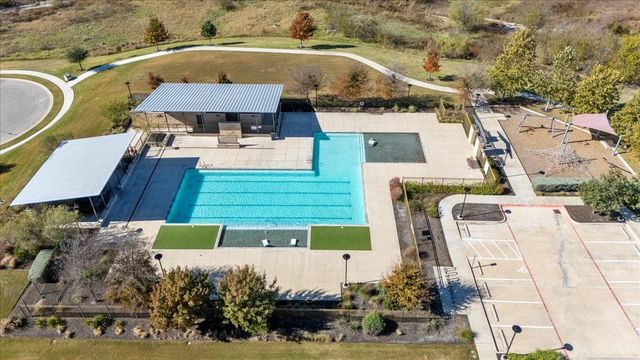 908 Knowles DR, Hutto, TX 78634