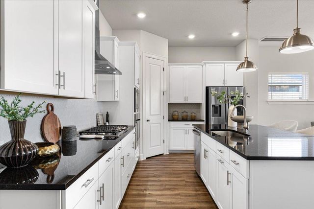 908 Knowles DR, Hutto, TX 78634