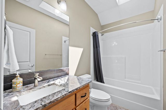 2105 W Harborlight Ct, Wichita, KS 67204