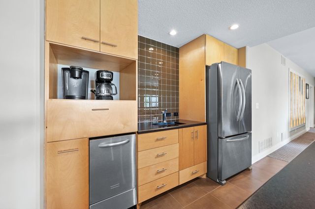 2105 W Harborlight Ct, Wichita, KS 67204