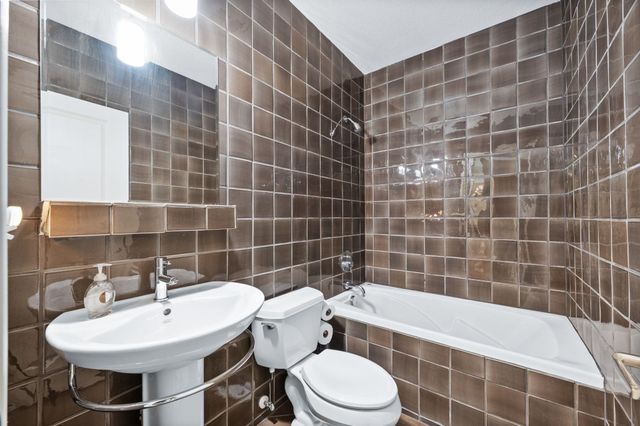 2105 W Harborlight Ct, Wichita, KS 67204