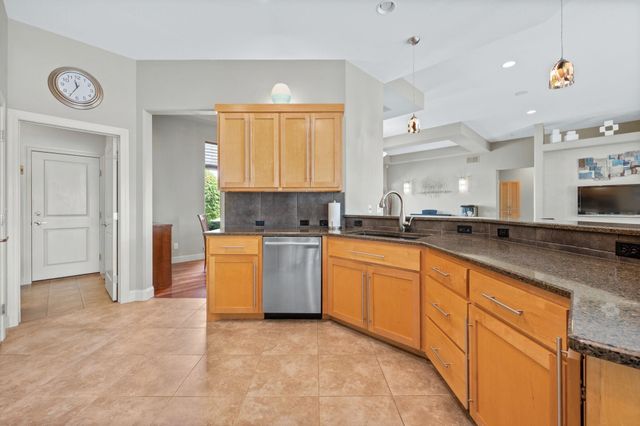 2105 W Harborlight Ct, Wichita, KS 67204