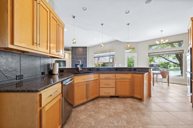 2105 W Harborlight Ct, Wichita, KS 67204