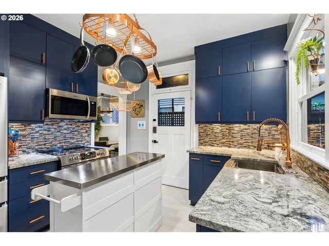224 Nw 20TH Ave, Portland, OR 97209