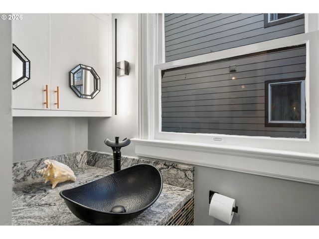 224 Nw 20TH Ave, Portland, OR 97209