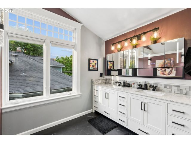 224 Nw 20TH Ave, Portland, OR 97209