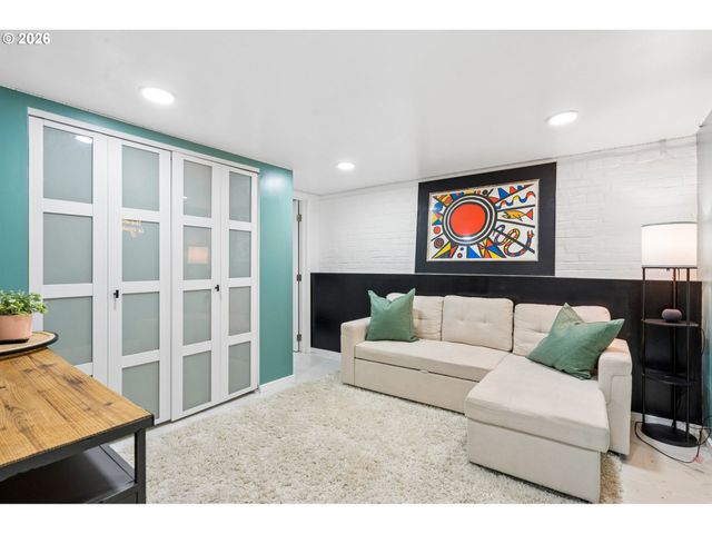 224 Nw 20TH Ave, Portland, OR 97209