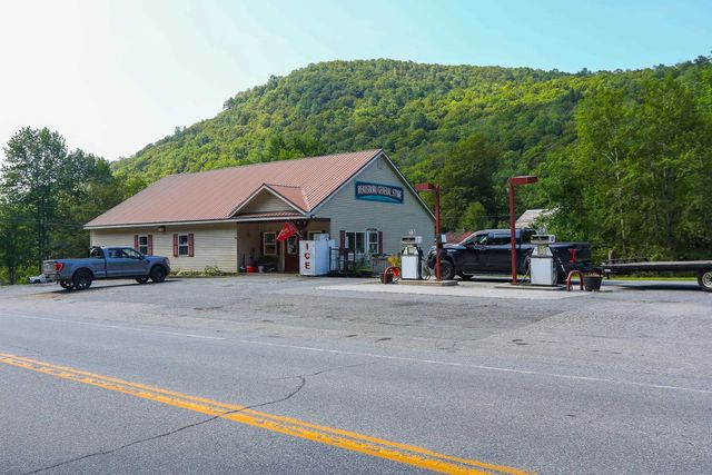 6828 Main Street, Readsboro, VT 05350