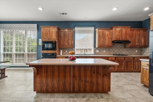 1904 Yarmouth Court, Mansfield, TX 76063