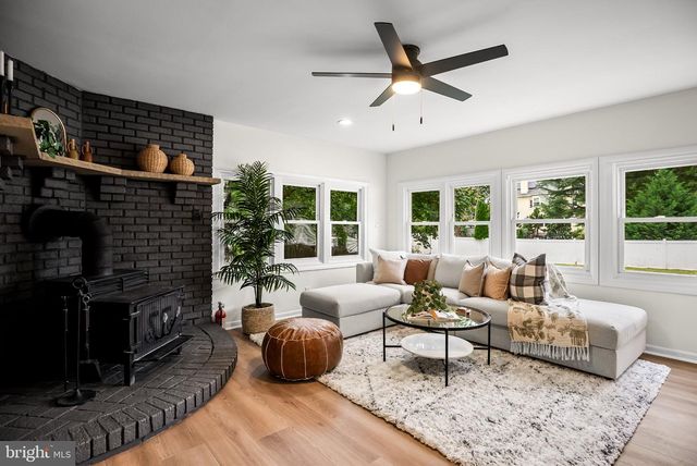 20 E WOODLAND AVE, Pitman, NJ 08071