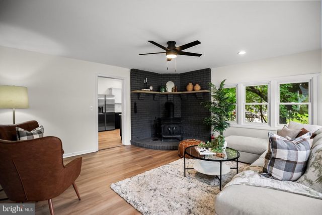 20 E WOODLAND AVE, Pitman, NJ 08071