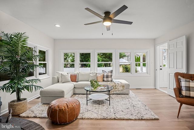 20 E WOODLAND AVE, Pitman, NJ 08071
