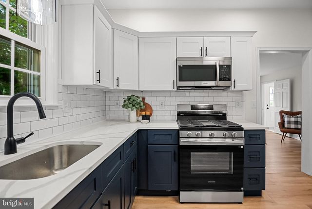 20 E WOODLAND AVE, Pitman, NJ 08071