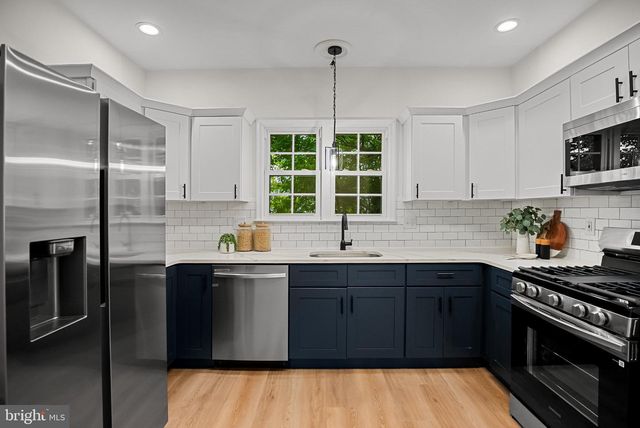 20 E WOODLAND AVE, Pitman, NJ 08071