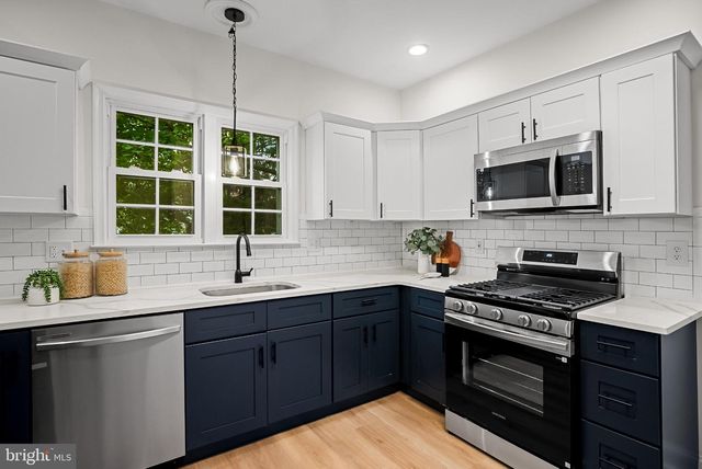 20 E WOODLAND AVE, Pitman, NJ 08071
