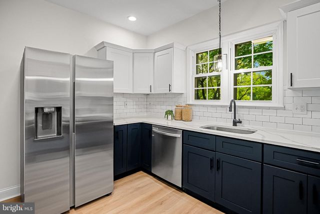 20 E WOODLAND AVE, Pitman, NJ 08071