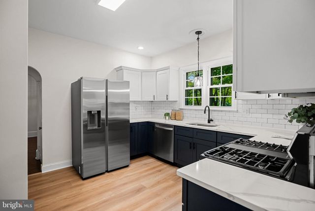 20 E WOODLAND AVE, Pitman, NJ 08071