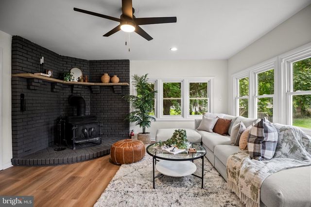 20 E WOODLAND AVE, Pitman, NJ 08071