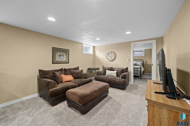 709 S Annway Dr Drive, Sioux Falls, SD 57103