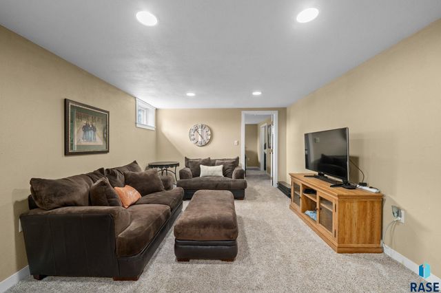 709 S Annway Dr Drive, Sioux Falls, SD 57103