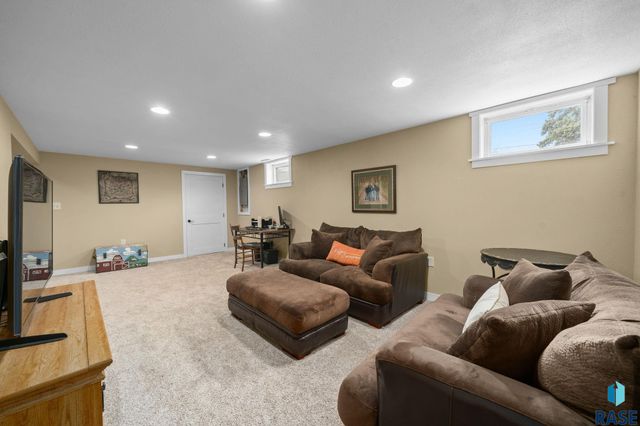 709 S Annway Dr Drive, Sioux Falls, SD 57103