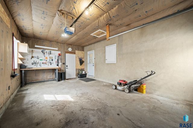 709 S Annway Dr Drive, Sioux Falls, SD 57103