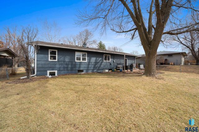 709 S Annway Dr Drive, Sioux Falls, SD 57103