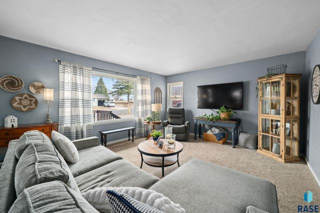 709 S Annway Dr Drive, Sioux Falls, SD 57103