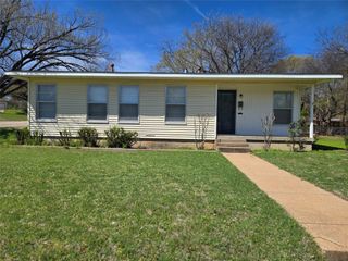 1224 S Lamar Street, Weatherford, TX 76086